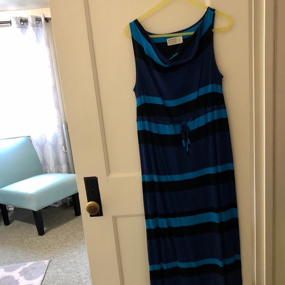 Ankle length, maternity dress.